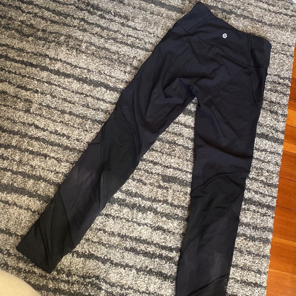 Like new black Lululemon leggings shear panels sz 4 🍀🍀🍀